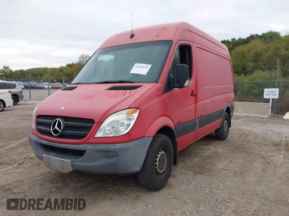 ✅ 2012 Mercedes-Benz Sprinter Cargo • VIN: WD3PE7CC6C5675822 • Lot: 43438138. Wystawiony na IAAI z przebiegiem 278 996 mil. Bezpłatny archiwum sprzedaży aukcyjnych z USA i szczegółowy raport historii pojazdu na DreamBid. Zdjęcie 2.