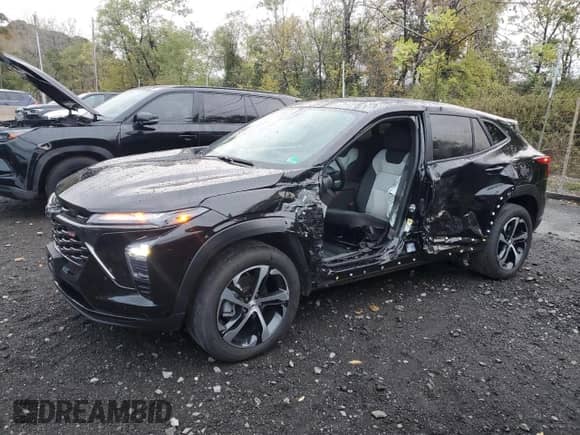 2024 Chevrolet Trax 1RS с VIN KL77LGE28RC216034, выставлен на аукционе Copart как лот 86648885 с пробегом 19 330 миль миль и Списание • Salvage title. История ставок и продаж доступна на DreamBid. Изображение 1.