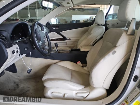 ✅ 2011 Lexus IS 250 C • VIN: JTHFF2C26B2519092 • Lot: 69091155. Wystawiony na Copart z przebiegiem 75 963 mil. Bezpłatny archiwum sprzedaży aukcyjnych z USA i szczegółowy raport historii pojazdu na DreamBid. Zdjęcie 7.