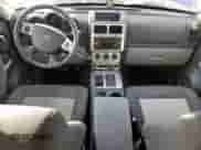 2010 Dodge Nitro SXT z VIN 1D4PU5GK4AW127309, wystawiony jako Copart lot #77405514 z przebiegiem 247 526 mil mil oraz Czysty tytuł • Clean title. Historia ofert i sprzedaży dostępna na DreamBid. Obrazek 8.