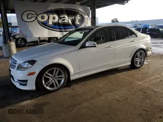 ✅ 2013 Mercedes-Benz C 250 Sport • VIN: WDDGF4HB4DR290406 • Лот: 91395615. Опубликован ранее на Copart с пробегом 81 108 миль. Бесплатный доступ к архиву аукционных продаж из США и подробный отчёт об истории автомобиля на DreamBid. Изображение 1.