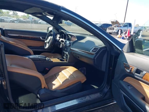 ✅ 2016 Mercedes-Benz E 400 • VIN: WDDKK6FF7GF334640 • Лот: 42014084. Опубликован ранее на IAAI с пробегом Не указан. Бесплатный доступ к архиву аукционных продаж из США и подробный отчёт об истории автомобиля на DreamBid. Изображение 5.