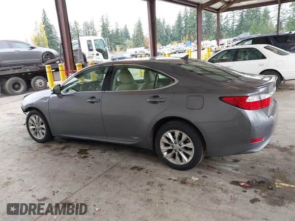 ✅ 2013 Lexus ES 300h • VIN: JTHBW1GG0D2022878 • Lot: 43577996. Listed on IAAI with 79,964 mi. Free auction sales archive from the USA and detailed vehicle history report at DreamBid. Image 15.