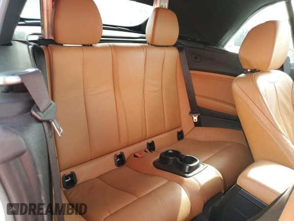 ✅ 2020 BMW 2 Series 230i • VIN: WBA2M7C01L7G28761 • Lot: 51585835. Wystawiony na Copart z przebiegiem 27 329 mil. Bezpłatny archiwum sprzedaży aukcyjnych z USA i szczegółowy raport historii pojazdu na DreamBid. Zdjęcie 10.