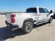 ✅ 2024 Chevrolet Silverado 2500HD Custom • VIN: 1GC4YME76RF336964 • Lot: 85485825. Wystawiony na Copart z przebiegiem 35 998 mil. Bezpłatny archiwum sprzedaży aukcyjnych z USA i szczegółowy raport historii pojazdu na DreamBid. Zdjęcie 3.