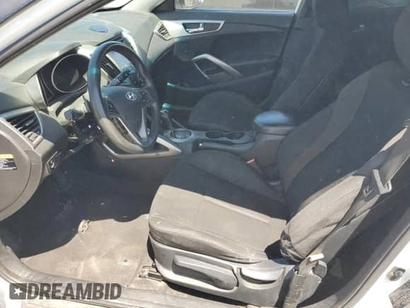 2016 Hyundai Veloster z VIN KMHTC6AD4GU277760, wystawiony jako Copart lot #62265734 z przebiegiem Nie podano mil oraz Czysty tytuł • Clean title. Historia ofert i sprzedaży dostępna na DreamBid. Obrazek 7.