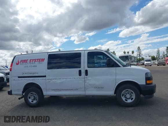 ✅ 2018 Chevrolet Express Cargo • VIN: 1GCWGAFGXJ1200976 • Lot: 43382543. Listed on IAAI with 261,043 mi. Free auction sales archive from the USA and detailed vehicle history report at DreamBid. Image 13.