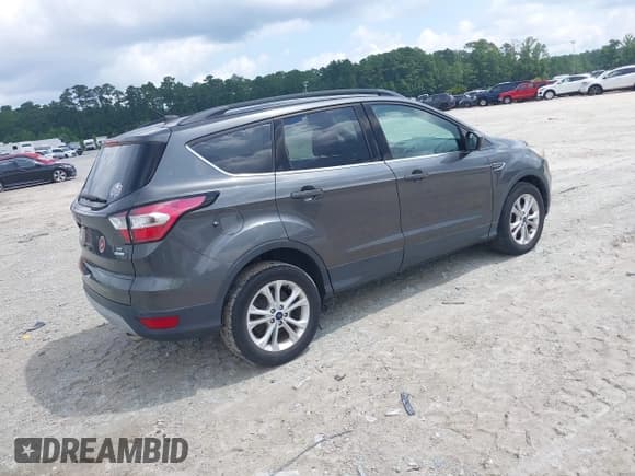 ✅ 2017 Ford Escape SE • VIN: 1FMCU0GD5HUD03348 • Lot: 42811370. Wystawiony na IAAI z przebiegiem 79 829 mil. Bezpłatny archiwum sprzedaży aukcyjnych z USA i szczegółowy raport historii pojazdu na DreamBid. Zdjęcie 4.