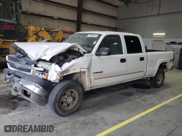 ✅ 2004 Chevrolet Silverado 2500HD LS • VIN: 1GCHK23U84F104066 • Lot: 70568395. Wystawiony na Copart z przebiegiem 185 726 mil. Bezpłatny archiwum sprzedaży aukcyjnych z USA i szczegółowy raport historii pojazdu na DreamBid. Zdjęcie 1.