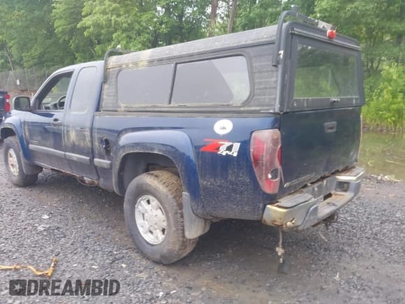 ✅ 2004 Chevrolet Colorado LS Z71 • VIN: 1GCDT196148107412 • Lot: 42521955. Wystawiony na IAAI z przebiegiem 280 000 mil. Bezpłatny archiwum sprzedaży aukcyjnych z USA i szczegółowy raport historii pojazdu na DreamBid. Zdjęcie 3.
