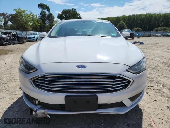 ✅ 2017 Ford Fusion Hybrid S • VIN: 3FA6P0UU4HR183214 • Lot: 67518145. Wystawiony na Copart z przebiegiem 72 039 mil. Bezpłatny archiwum sprzedaży aukcyjnych z USA i szczegółowy raport historii pojazdu na DreamBid. Zdjęcie 5.