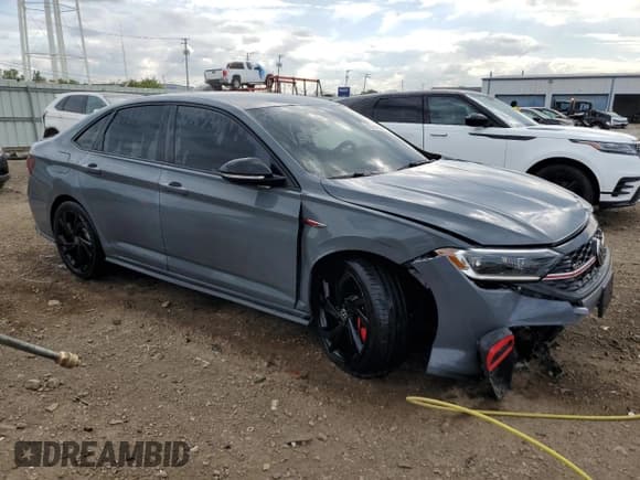 ✅ 2023 Volkswagen Jetta Autobahn • VIN: 3VW2T7BU4PM006476 • Lot: 56361905. Wystawiony na Copart z przebiegiem 22 192 mil. Bezpłatny archiwum sprzedaży aukcyjnych z USA i szczegółowy raport historii pojazdu na DreamBid. Zdjęcie 4.