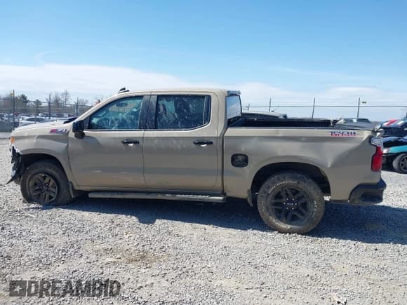 ✅ 2022 Chevrolet Silverado 1500 LT Trail Boss • VIN: 3GCUDFED1NG689442 • Lot: 41994642. Wystawiony na IAAI z przebiegiem 26 598 mil. Bezpłatny archiwum sprzedaży aukcyjnych z USA i szczegółowy raport historii pojazdu na DreamBid. Zdjęcie 15.