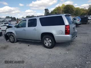 ✅ 2010 Chevrolet Suburban LT • VIN: 1GNUKJE36AR183851 • Lot: 76202814. Wystawiony na Copart z przebiegiem 243 602 mil. Bezpłatny archiwum sprzedaży aukcyjnych z USA i szczegółowy raport historii pojazdu na DreamBid. Zdjęcie 2.