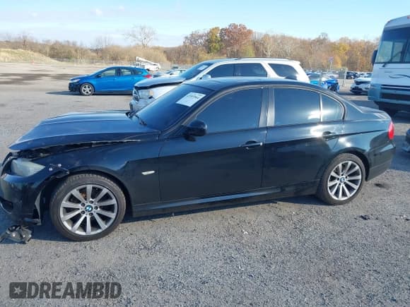 ✅ 2011 BMW 3 Series 328i • VIN: WBAPH5G59BNM75347 • Lot: 43593964. Wystawiony na IAAI z przebiegiem 154 226 mil. Bezpłatny archiwum sprzedaży aukcyjnych z USA i szczegółowy raport historii pojazdu na DreamBid. Zdjęcie 14.
