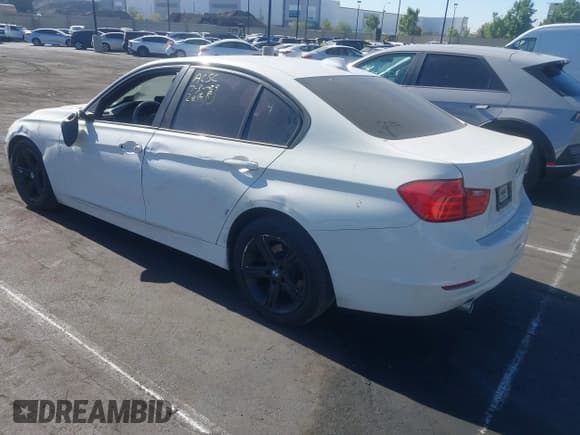 ✅ 2015 BMW 3 Series 328d • VIN: WBA3D3C53FK157607 • Lot: 42853392. Wystawiony na IAAI z przebiegiem 124 391 mil. Bezpłatny archiwum sprzedaży aukcyjnych z USA i szczegółowy raport historii pojazdu na DreamBid. Zdjęcie 3.