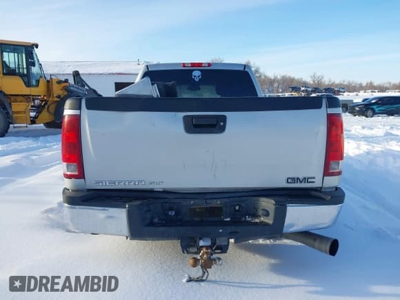 ✅ 2011 GMC Sierra 2500HD SLT • VIN: 1GT121C81BF180823 • Lot: 41565516. Listed on IAAI with 241,220 mi. Free auction sales archive from the USA and detailed vehicle history report at DreamBid. Image 17.