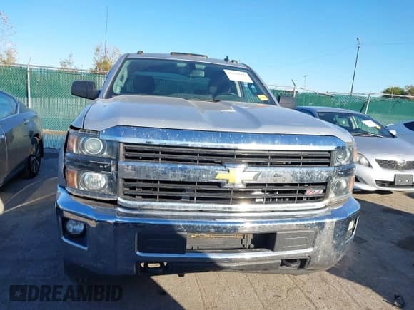 2015 Chevrolet Silverado 2500HD LT с VIN 1GC1KVEG7FF170119, выставлен на аукционе IAAI как лот 43331947 с пробегом 214 573 миль миль и . История ставок и продаж доступна на DreamBid. Изображение 12.