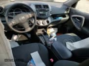 ✅ 2011 Toyota RAV4 Sport • VIN: JTMRF4DVXB5041664 • Lot: 71829465. Wystawiony na Copart z przebiegiem Nie podano. Bezpłatny archiwum sprzedaży aukcyjnych z USA i szczegółowy raport historii pojazdu na DreamBid. Zdjęcie 8.