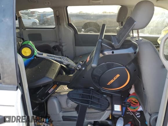 ✅ 2008 Chrysler Town & Country LX • VIN: 2A8HR44H28R726808 • Lot: 89849475. Listed on Copart with 231,080 mi. Free auction sales archive from the USA and detailed vehicle history report at DreamBid. Image 11.