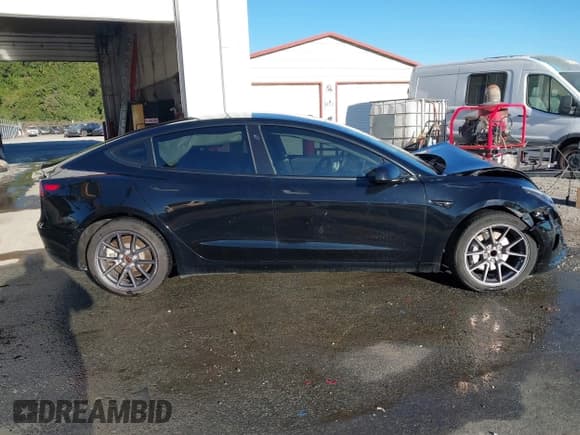✅ 2021 Tesla Model 3 Standard Range Plus • VIN: 5YJ3E1EA2MF907099 • Lot: 43425780. Wystawiony na IAAI z przebiegiem 57 770 mil. Bezpłatny archiwum sprzedaży aukcyjnych z USA i szczegółowy raport historii pojazdu na DreamBid. Zdjęcie 12.