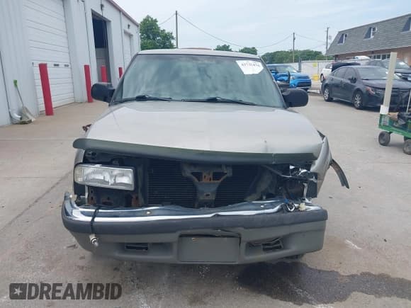 ✅ 2000 Chevrolet S-10 LS • VIN: 1GCCS14W2YK118045 • Лот: 42722476. Опубликован ранее на IAAI с пробегом 140 074 миль. Бесплатный доступ к архиву аукционных продаж из США и подробный отчёт об истории автомобиля на DreamBid. Изображение 13.