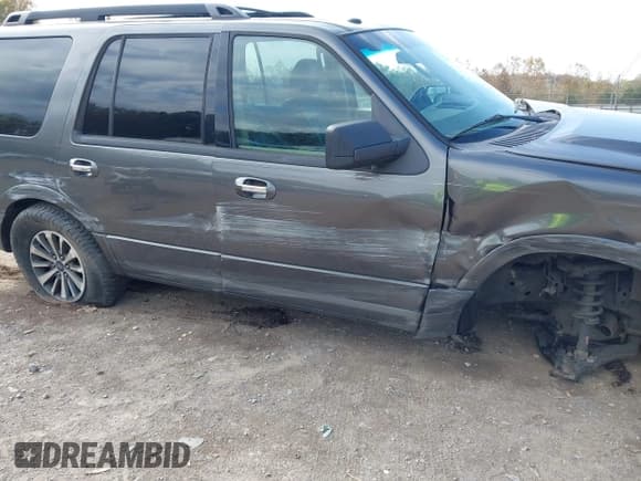 ✅ 2015 Ford Expedition XLT • VIN: 1FMJU1HT2FEF46559 • Lot: 43489974. Wystawiony na IAAI z przebiegiem 208 231 mil. Bezpłatny archiwum sprzedaży aukcyjnych z USA i szczegółowy raport historii pojazdu na DreamBid. Zdjęcie 6.