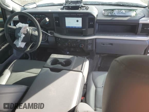 ✅ 2023 Ford F-350 • VIN: 1FT8X3BA1PED26053 • Lot: 42484225. Wystawiony na Copart z przebiegiem 5 648 mil. Bezpłatny archiwum sprzedaży aukcyjnych z USA i szczegółowy raport historii pojazdu na DreamBid. Zdjęcie 8.