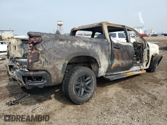 ✅ 2019 Chevrolet Silverado 1500 LT Trail Boss • VIN: 1GCPYFED1KZ146878 • Lot: 59704045. Wystawiony na Copart z przebiegiem Nie podano. Bezpłatny archiwum sprzedaży aukcyjnych z USA i szczegółowy raport historii pojazdu na DreamBid. Zdjęcie 3.