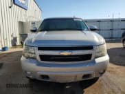 ✅ 2008 Chevrolet Suburban 1LT • VIN: 3GNFK16358G143665 • Lot: 74793114. Wystawiony na Copart z przebiegiem 226 977 mil. Bezpłatny archiwum sprzedaży aukcyjnych z USA i szczegółowy raport historii pojazdu na DreamBid. Zdjęcie 5.