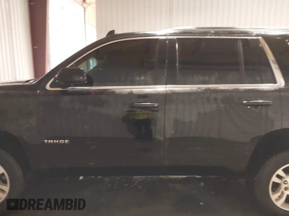 ✅ 2017 Chevrolet Tahoe LT • VIN: 1GNSKBKC6HR299126 • Lot: 41300644. Listed on IAAI with 124,821 mi. Free auction sales archive from the USA and detailed vehicle history report at DreamBid. Image 14.
