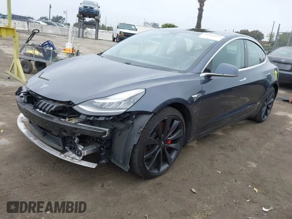 ✅ 2020 Tesla Model 3 Performance • VIN: 5YJ3E1EC3LF802068 • Lot: 41886024. Wystawiony na IAAI z przebiegiem 50 271 mil. Bezpłatny archiwum sprzedaży aukcyjnych z USA i szczegółowy raport historii pojazdu na DreamBid. Zdjęcie 20.