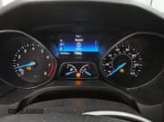 ✅ 2017 Ford Focus S • VIN: 1FADP3E26HL317595 • Lot: 90677075. Wystawiony na Copart z przebiegiem 160 268 mil. Bezpłatny archiwum sprzedaży aukcyjnych z USA i szczegółowy raport historii pojazdu na DreamBid. Zdjęcie 9.