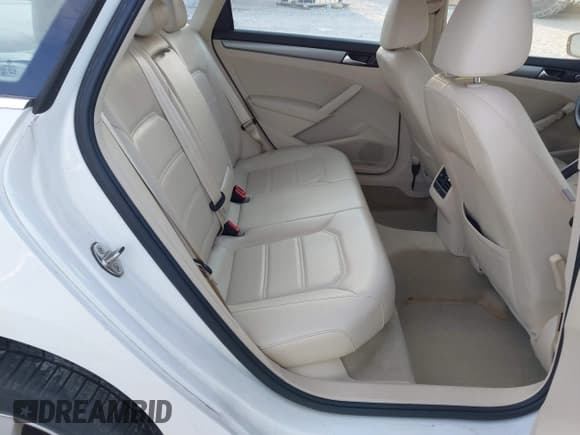 ✅ 2015 Volkswagen Passat SE • VIN: 1VWBT7A32FC014956 • Lot: 43191900. Listed on IAAI with 72,000 mi. Free auction sales archive from the USA and detailed vehicle history report at DreamBid. Image 8.