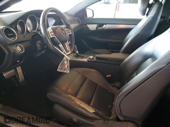 ✅ 2012 Mercedes-Benz C 250 • VIN: WDDGJ4HB1CF761720 • Lot: 83936655. Wystawiony na Copart z przebiegiem 203 492 mil. Bezpłatny archiwum sprzedaży aukcyjnych z USA i szczegółowy raport historii pojazdu na DreamBid. Zdjęcie 7.