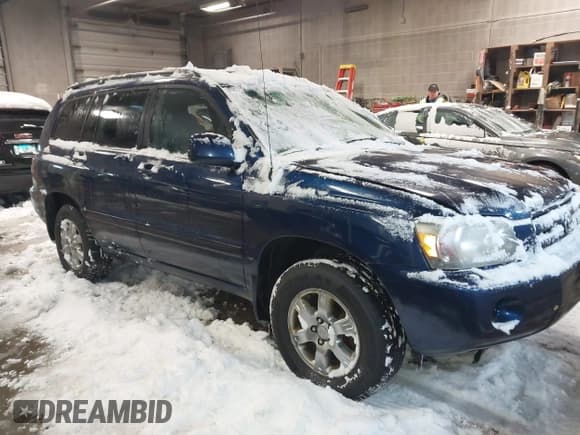 ✅ 2004 Toyota Highlander • VIN: JTEEP21A840044611 • Lot: 43822424. Listed on IAAI with 175,623 mi. Free auction sales archive from the USA and detailed vehicle history report at DreamBid. Image 1.