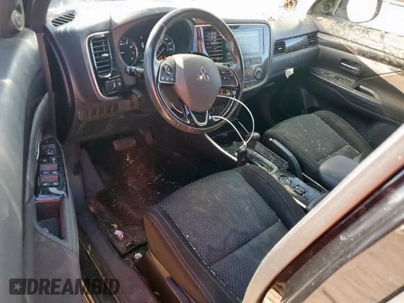 ✅ 2018 Mitsubishi Outlander SE • VIN: JA4AD3A34JZ047168 • Lot: 90980635. Listed on Copart with 130,829 mi. Free auction sales archive from the USA and detailed vehicle history report at DreamBid. Image 8.