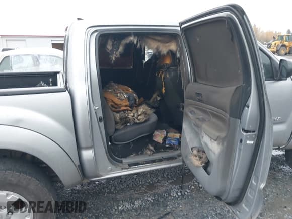 ✅ 2014 Toyota Tacoma • VIN: 3TMLU4EN5EM136349 • Lot: 43700609. Wystawiony na IAAI z przebiegiem Nie podano. Bezpłatny archiwum sprzedaży aukcyjnych z USA i szczegółowy raport historii pojazdu na DreamBid. Zdjęcie 8.