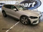 ✅ 2025 Volvo V60 Plus • VIN: YV4L12WK2S2145849 • Лот: 62395275. Опубликован ранее на Copart с пробегом 14 917 миль. Бесплатный доступ к архиву аукционных продаж из США и подробный отчёт об истории автомобиля на DreamBid. Изображение 4.