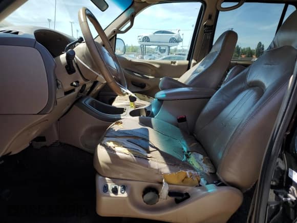 ✅ 1998 Ford Expedition XLT • VIN: 1FMRU17L5WLB18954 • Лот: 58204235. Опубликован ранее на Copart с пробегом 350 480 миль. Бесплатный доступ к архиву аукционных продаж из США и подробный отчёт об истории автомобиля на DreamBid. Изображение 7.