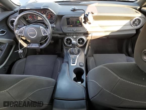 ✅ 2020 Chevrolet Camaro 1LS • VIN: 1G1FA1RX7L0104902 • Lot: 85397525. Wystawiony na Copart z przebiegiem 74 776 mil. Bezpłatny archiwum sprzedaży aukcyjnych z USA i szczegółowy raport historii pojazdu na DreamBid. Zdjęcie 8.