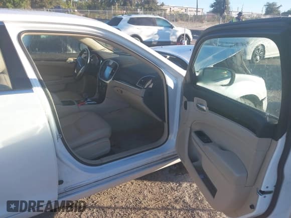 ✅ 2013 Chrysler 300 • VIN: 2C3CCAAG7DH508543 • Lot: 43689147. Listed on IAAI with 189,285 mi. Free auction sales archive from the USA and detailed vehicle history report at DreamBid. Image 5.