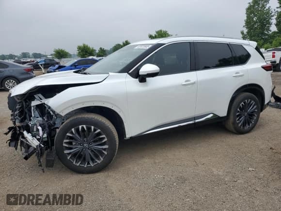 ✅ 2024 Nissan Rogue Platinum • VIN: JN8BT3DD4RW452952 • Lot: 62023905. Listed on Copart with 11,820 mi. Free auction sales archive from the USA and detailed vehicle history report at DreamBid. Image 1.
