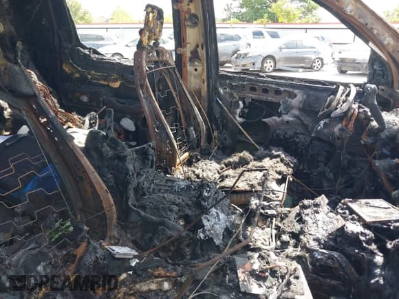 ✅ 2020 Chevrolet Silverado 1500 RST • VIN: 3GCUYEED3LG399196 • Lot: 42975476. Wystawiony na IAAI z przebiegiem Nie podano. Bezpłatny archiwum sprzedaży aukcyjnych z USA i szczegółowy raport historii pojazdu na DreamBid. Zdjęcie 5.