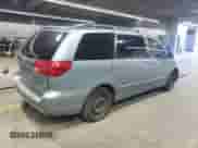 2005 Toyota Sienna LE z VIN 5TDZA23C45S222311, wystawiony jako Copart lot #91394525 z przebiegiem 296 789 mil mil oraz Czysty tytuł • Clean title. Historia ofert i sprzedaży dostępna na DreamBid. Obrazek 3.
