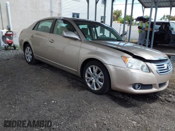 ✅ 2008 Toyota Avalon XL • VIN: 4T1BK36B68U289575 • Lot: 42992383. Wystawiony na IAAI z przebiegiem 110 821 mil. Bezpłatny archiwum sprzedaży aukcyjnych z USA i szczegółowy raport historii pojazdu na DreamBid. Zdjęcie 1.