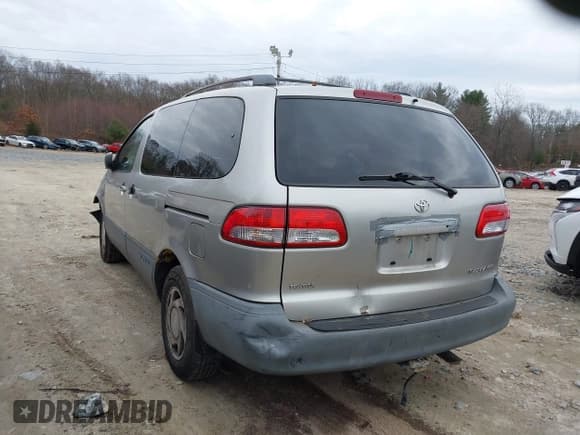 ✅ 2001 Toyota Sienna LE • VIN: 4T3ZF13C51U340999 • Lot: 43777716. Listed on IAAI with 119,772 mi. Free auction sales archive from the USA and detailed vehicle history report at DreamBid. Image 3.