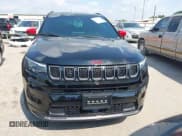 ✅ 2023 Jeep Compass (RED) Edition • VIN: 3C4NJDCN0PT517779 • Lot: 43219286. Wystawiony na IAAI z przebiegiem 17 291 mil. Bezpłatny archiwum sprzedaży aukcyjnych z USA i szczegółowy raport historii pojazdu na DreamBid. Zdjęcie 6.