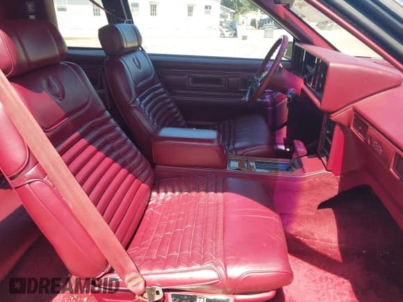 ✅ 1989 Cadillac Eldorado • VIN: 1G6EL1154KU618059 • Lot: 42816802. Wystawiony na IAAI z przebiegiem 110 725 mil. Bezpłatny archiwum sprzedaży aukcyjnych z USA i szczegółowy raport historii pojazdu na DreamBid. Zdjęcie 5.