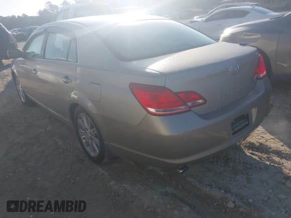 ✅ 2005 Toyota Avalon Limited • VIN: 4T1BK36BX5U017736 • Lot: 43702837. Wystawiony na IAAI z przebiegiem 154 917 mil. Bezpłatny archiwum sprzedaży aukcyjnych z USA i szczegółowy raport historii pojazdu na DreamBid. Zdjęcie 3.